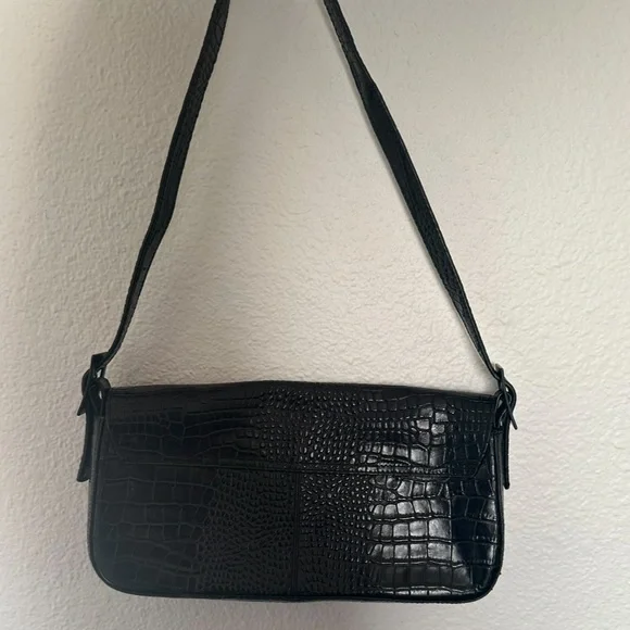 Vagabond LA croc effect shoulder bag in black - Picture 6 of 6